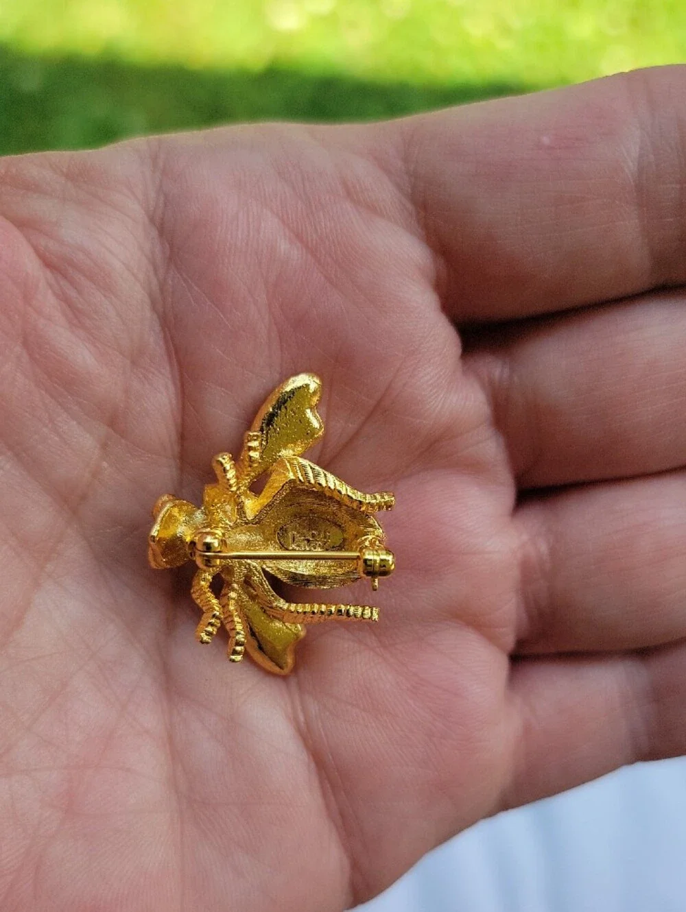Vintage Joan Rivers Gold Tone Bee Brooch with Green Crystals